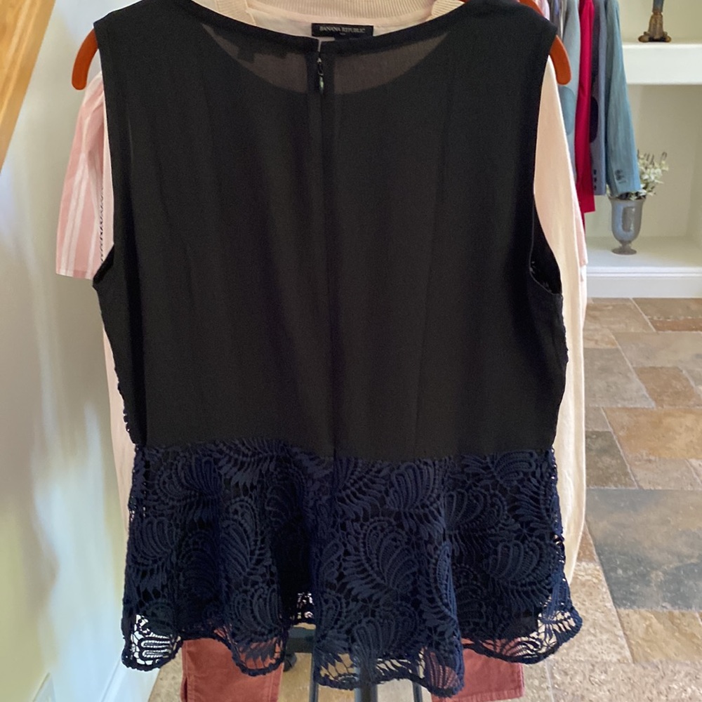 The Loft classic and chic peplum lace top in navy and black size 12. - Picture 5 of 6